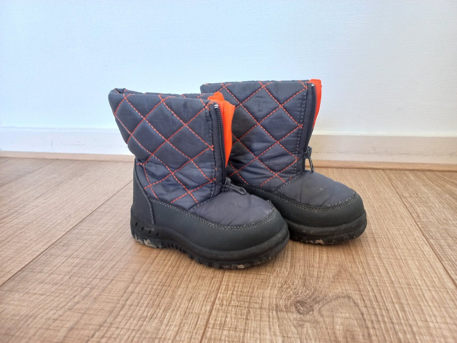 Grijs met oranje snowboots met rits, maat 24., Kinderen en Baby's, Kinderkleding | Schoenen en Sokken, Gebruikt, Jongen of Meisje