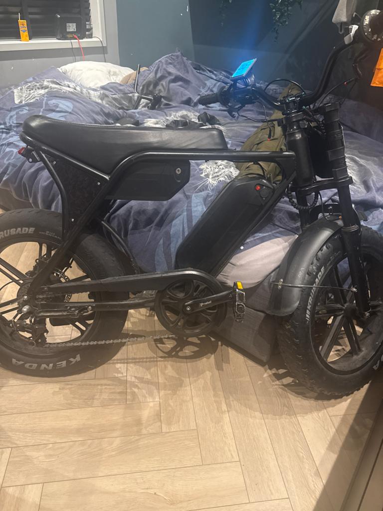 Fatbike V8 met 3 accu's en custom onderdelen, Fietsen en Brommers, Elektrische fietsen, Overige merken, Gebruikt, Ophalen of Verzenden