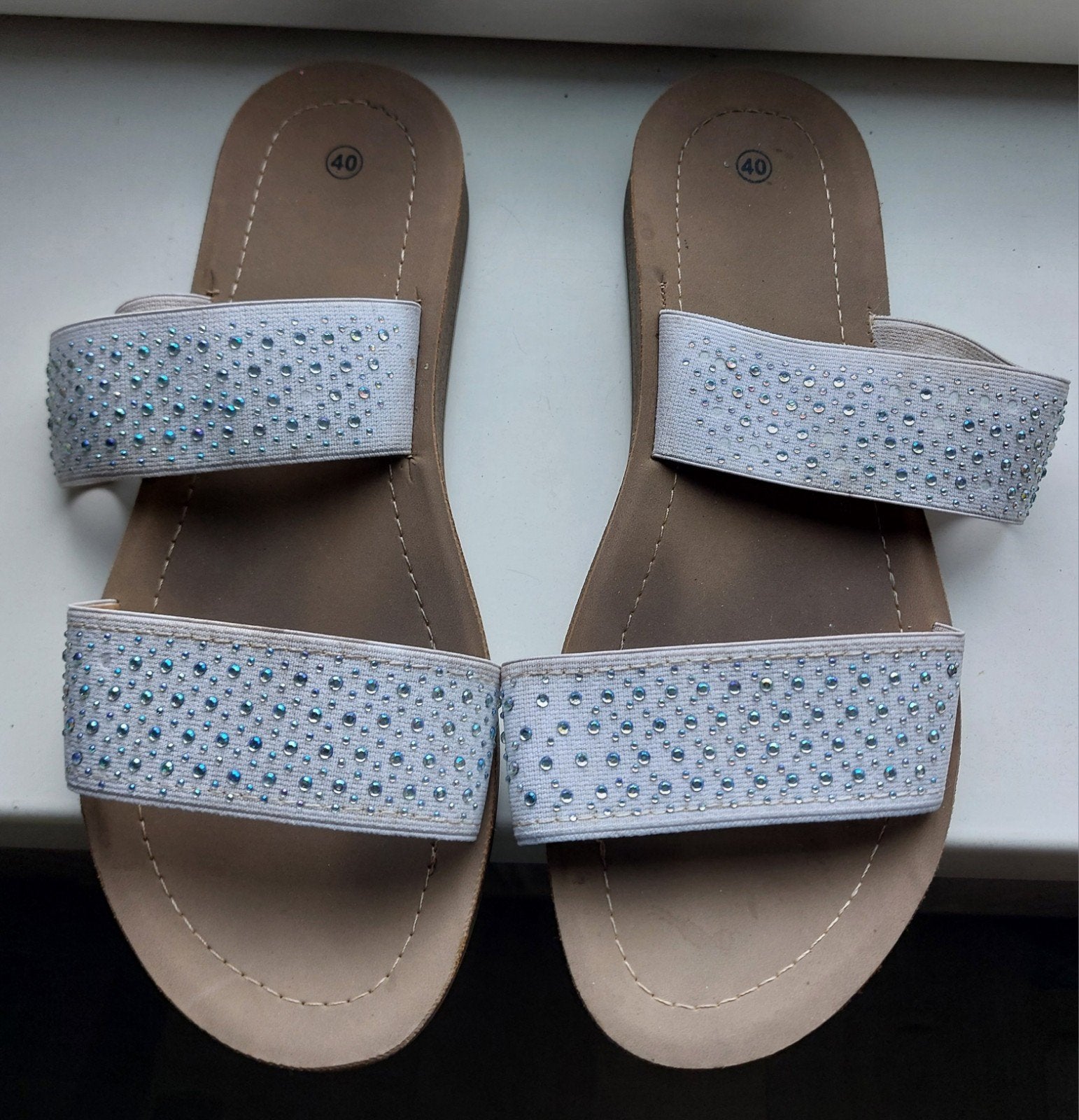 Witte sandalen met strass steentjes - Maat 40, Kleding | Dames, Ophalen of Verzenden
