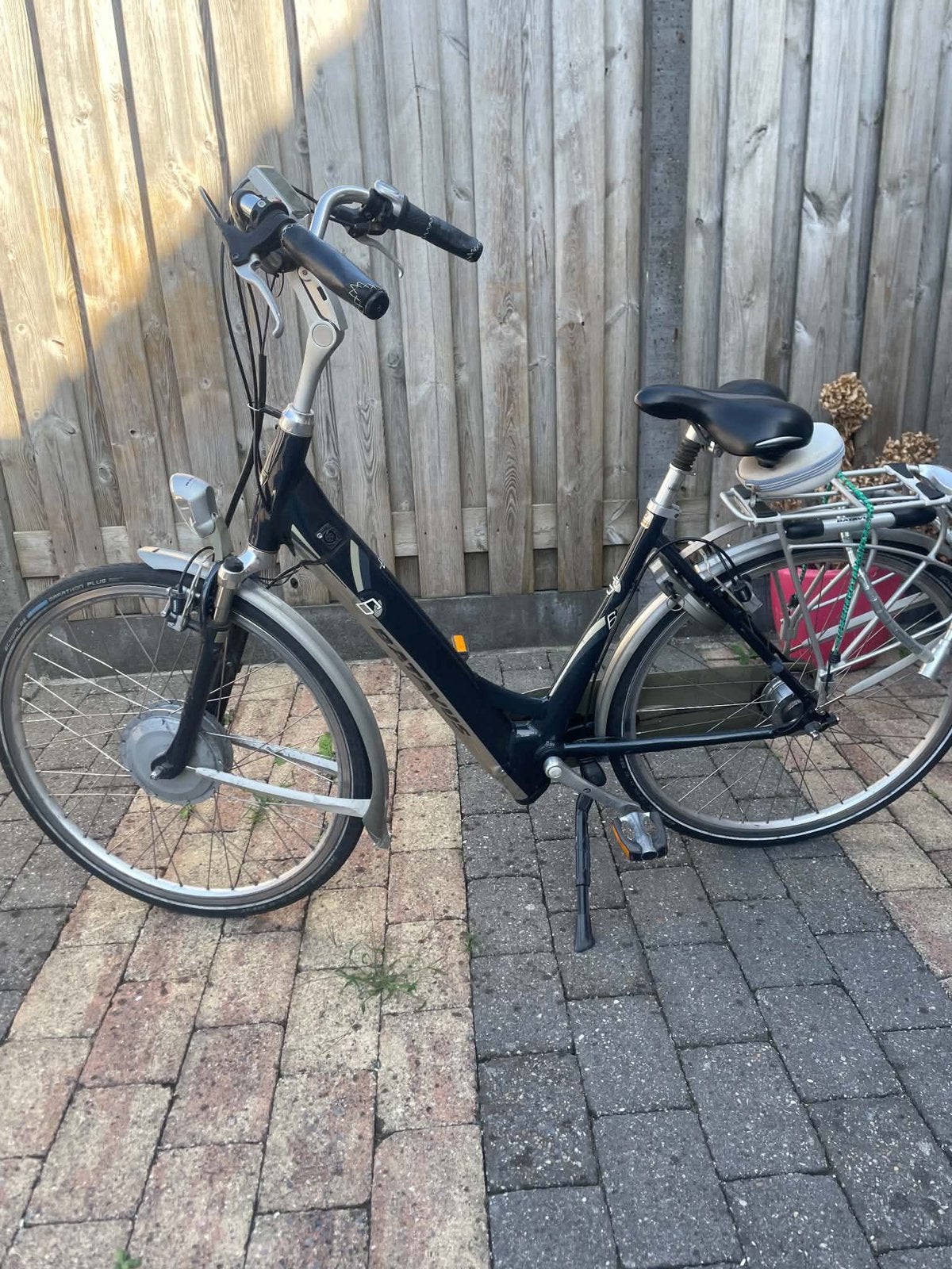 Electrische dames fiets batavus 28 inch 8 versnelingen, Fietsen en Brommers, 51 tot 55 cm, Ophalen, Zo goed als nieuw, Batavus