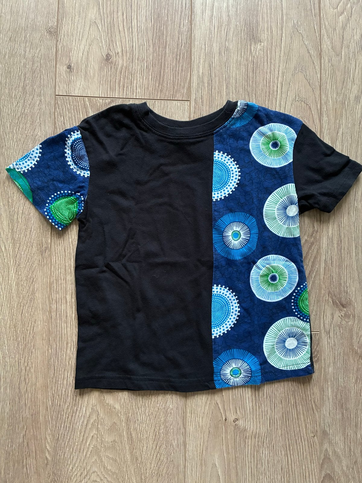 Future hero shirt met kleurrijke cirkelprint - Future Hero, Ophalen of Verzenden, Gebruikt, Jongen of Meisje, Shirt of Longsleeve