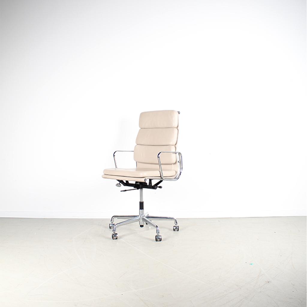 1x Vitra Eames EA 219 Bureaustoel Softpad Clay Leer – Chroom, Huis en Inrichting, Bureaustoelen, Niet ingevuld, Niet ingevuld