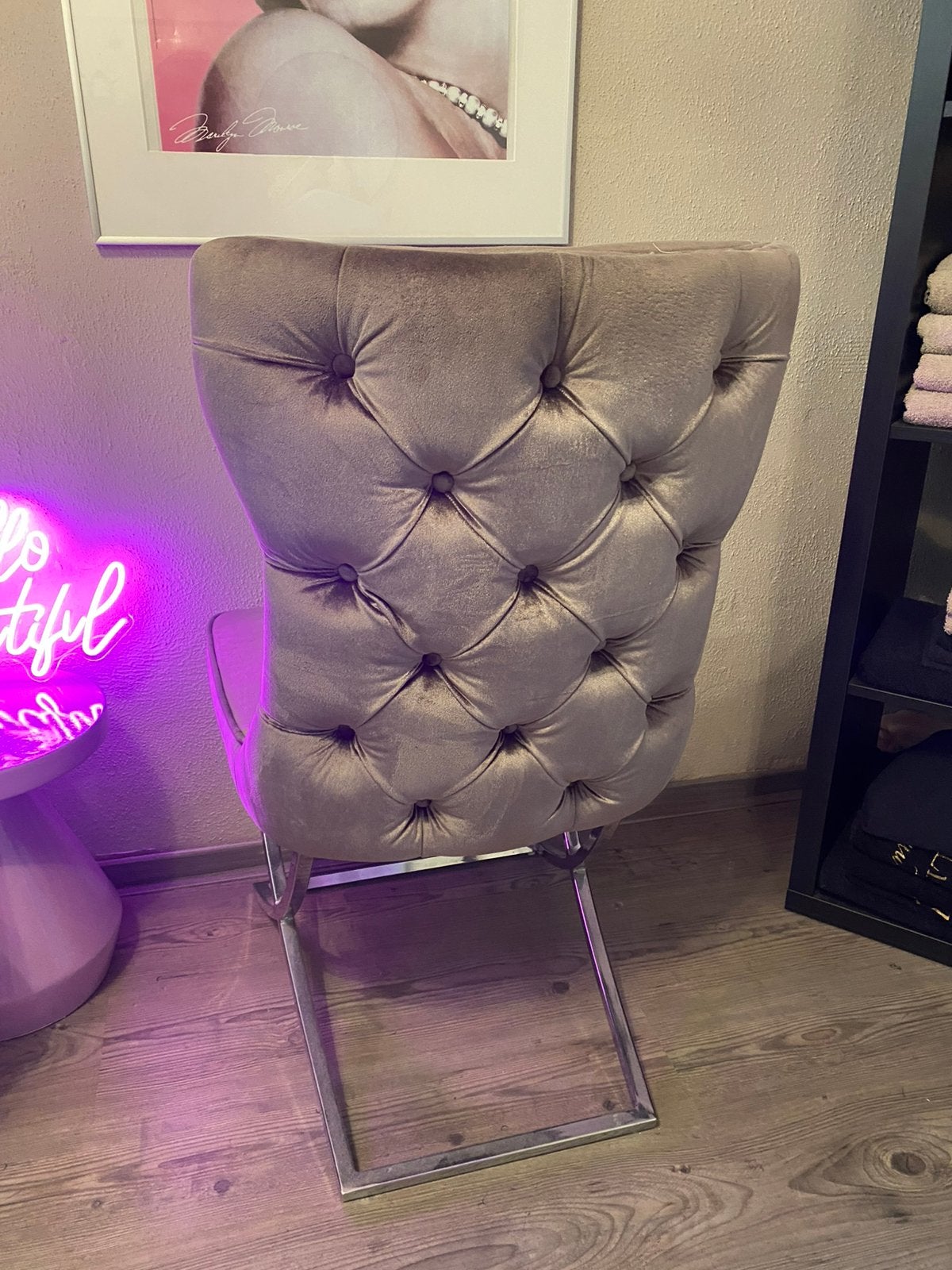 2x velourse stoelen taupe, Ophalen, Zo goed als nieuw, Twee