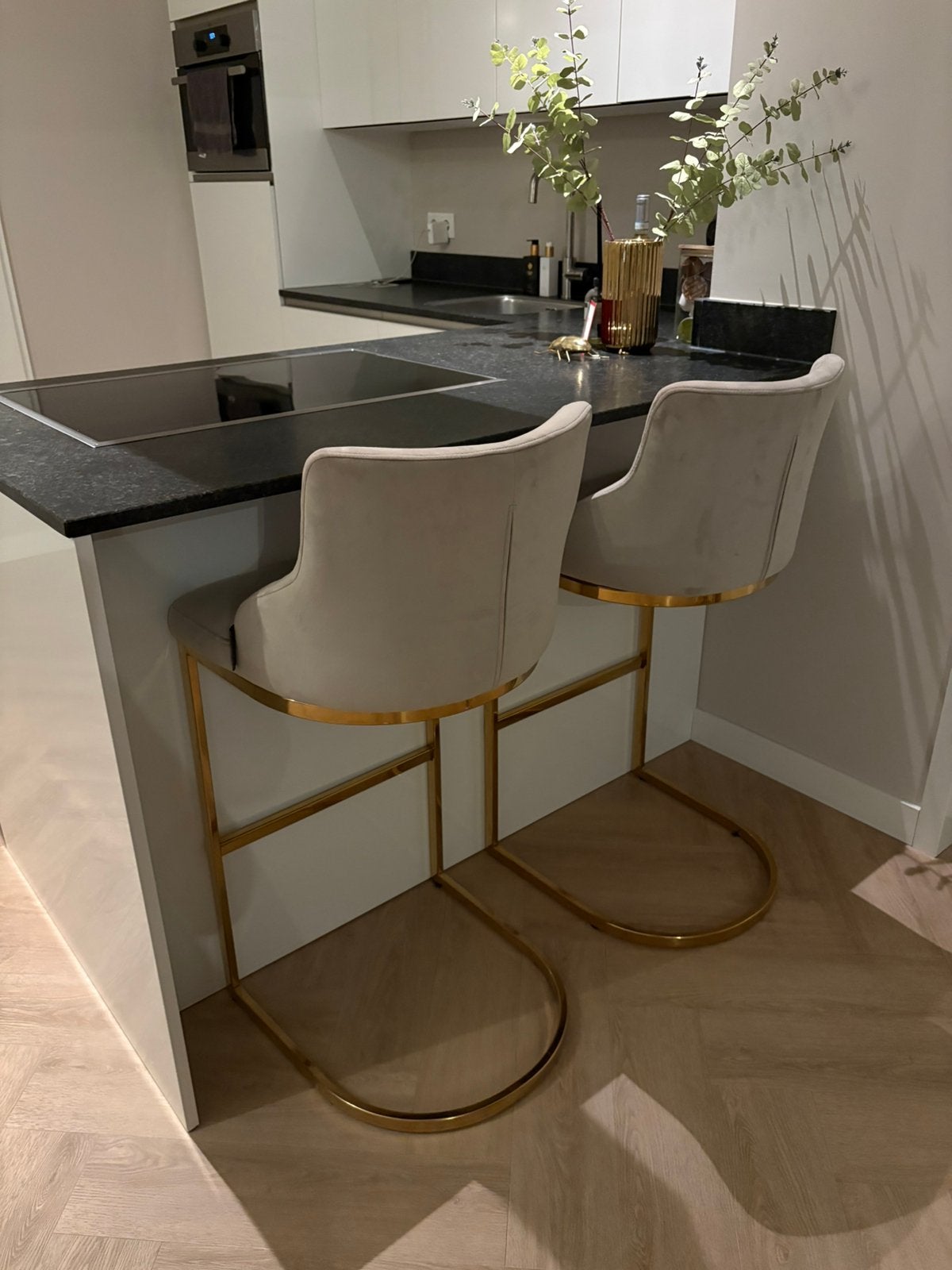 Barkrukken beige Richmond Interior, Huis en Inrichting, 2 krukken, Ophalen, Zo goed als nieuw, 60 tot 90 cm