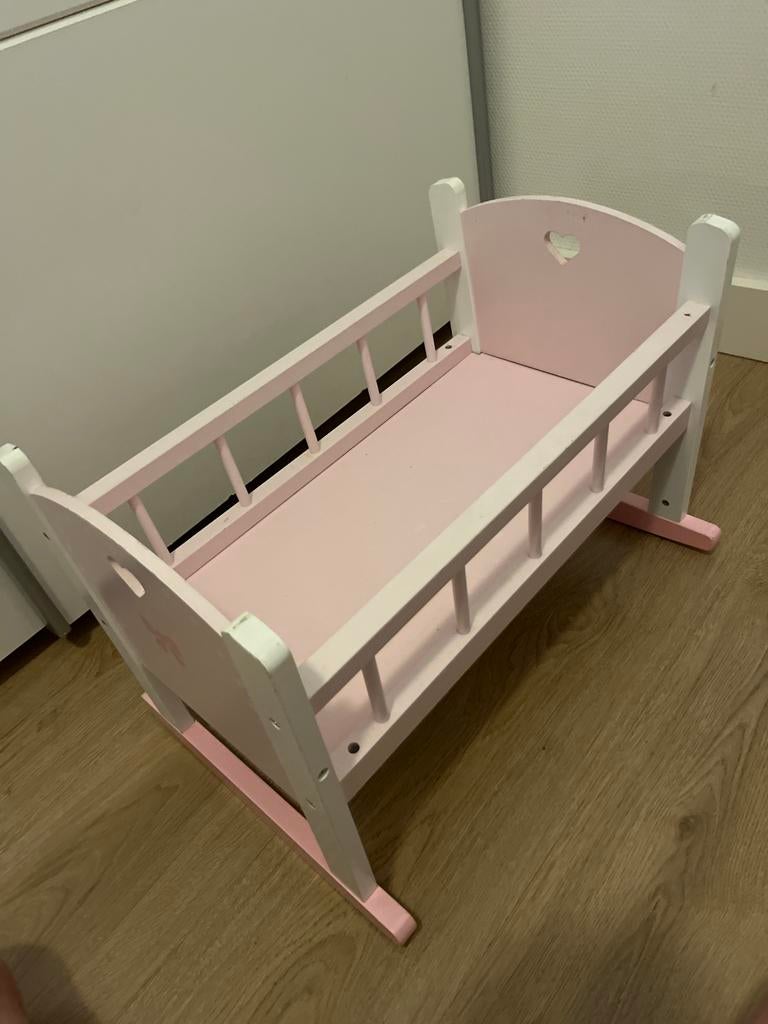 Poppenbedje van hout, Ophalen of Verzenden, Zo goed als nieuw, Babypop