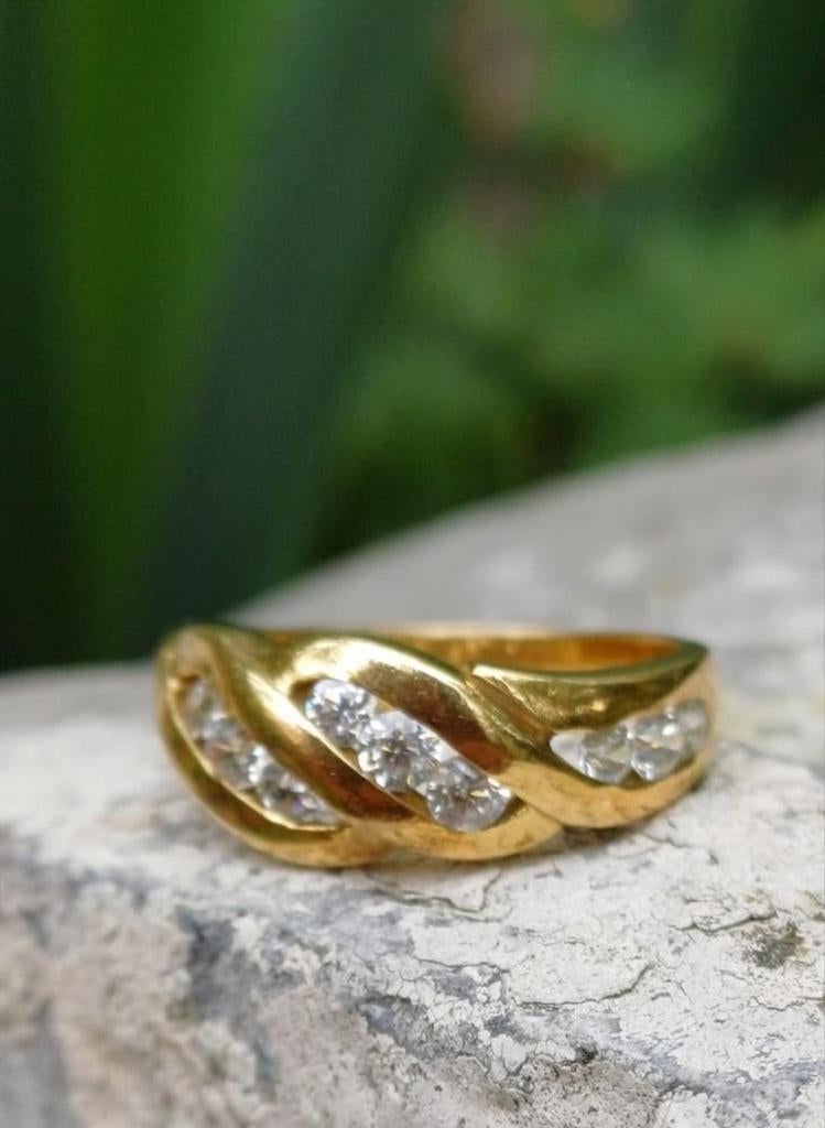 Gouden ring, Sieraden, Tassen en Uiterlijk, Ringen, Gebruikt, Ophalen of Verzenden, Met edelsteen, Dame