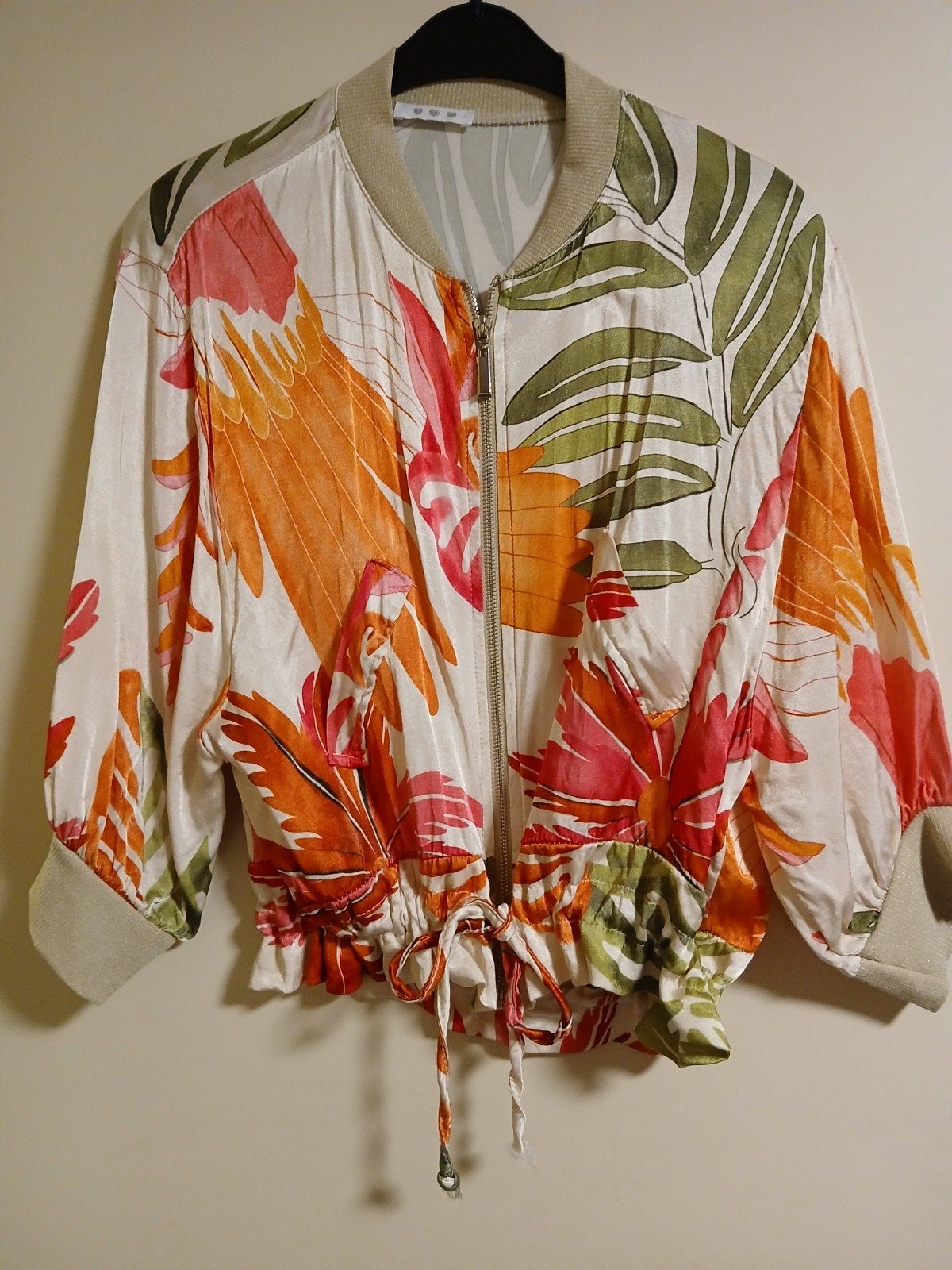 Fleurig blouse/ jasje met rits, maat S, Kleding | Dames, Ophalen of Verzenden, Zo goed als nieuw, Maat 36 (S), Beige