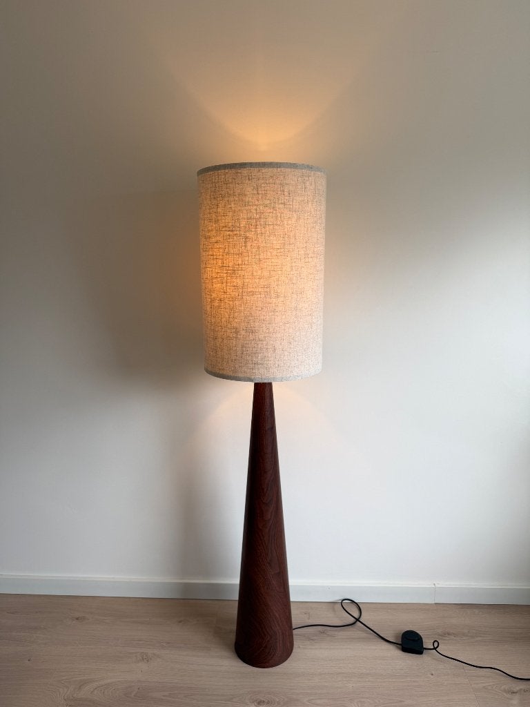 Stijlvolle vloerlamp met houten voet en stoffen kap, Ophalen, E27 (groot), Zo goed als nieuw, Modern, Scandinavisch, Tijdloos