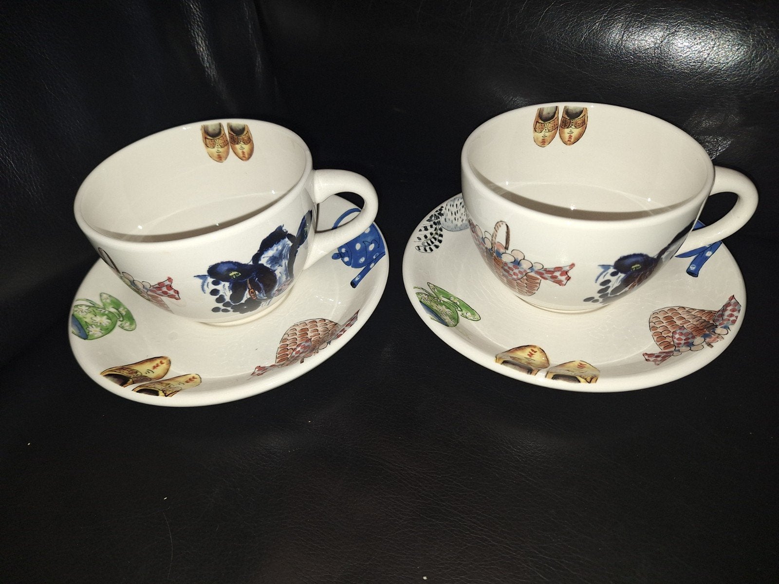 2 Cappuccino kop en schotels. Landleven Alie Kruse Kolk, Ophalen of Verzenden, Zo goed als nieuw, Overige stijlen, Kop(pen) en/of Schotel(s)