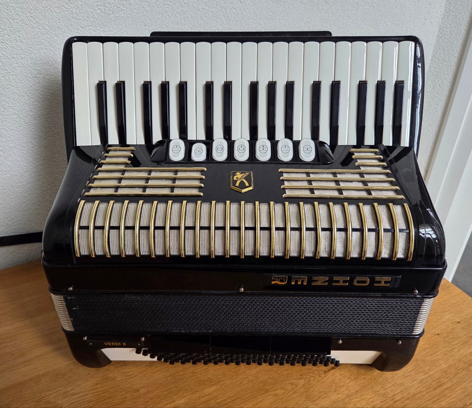 Hohner Verdi 96 bas accordeon in zeer goede staat, Ophalen, Gebruikt, Met koffer, Toetsaccordeon