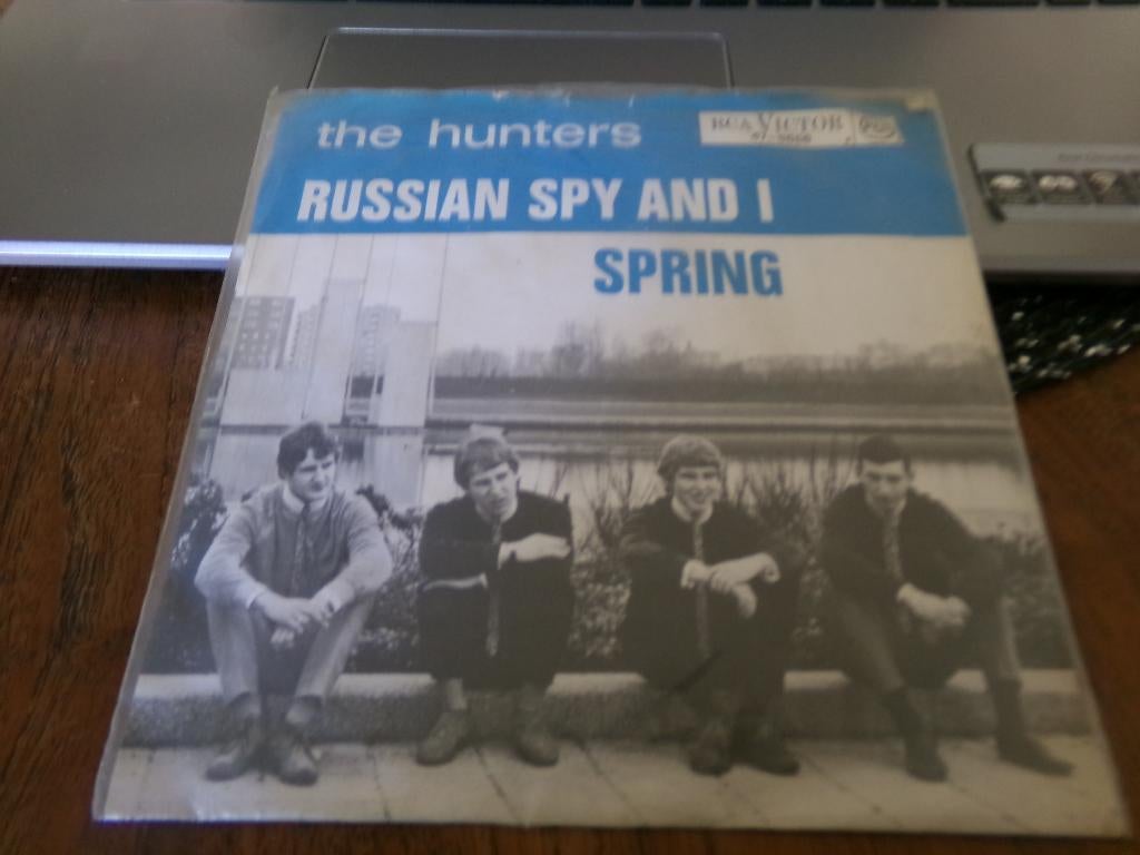 The Hunters - Russian Spy And I ( vinyl single) / Spring, Ophalen of Verzenden, 1960 - 1969, Gebruikt, Pop