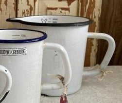 Brocante emaille litermaat / 2 liter / wit met zwarte bies, Ophalen of Verzenden