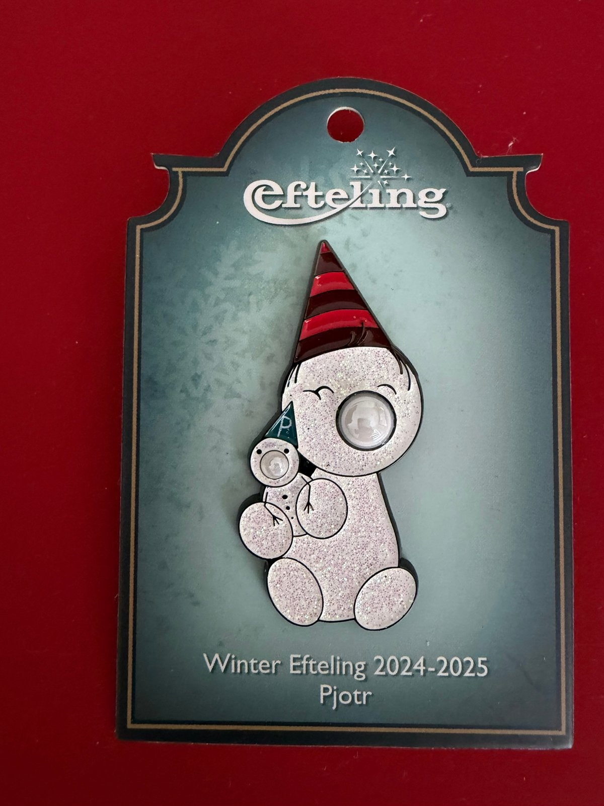 Winter Efteling Pjotr pin 2024-2025, Verzamelen, Efteling, Ophalen of Verzenden, Nieuw, Button of Speldje