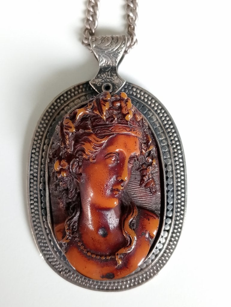 Art deco broche aan ketting zilver/bakeliet, Ophalen, Zilver, Ketting