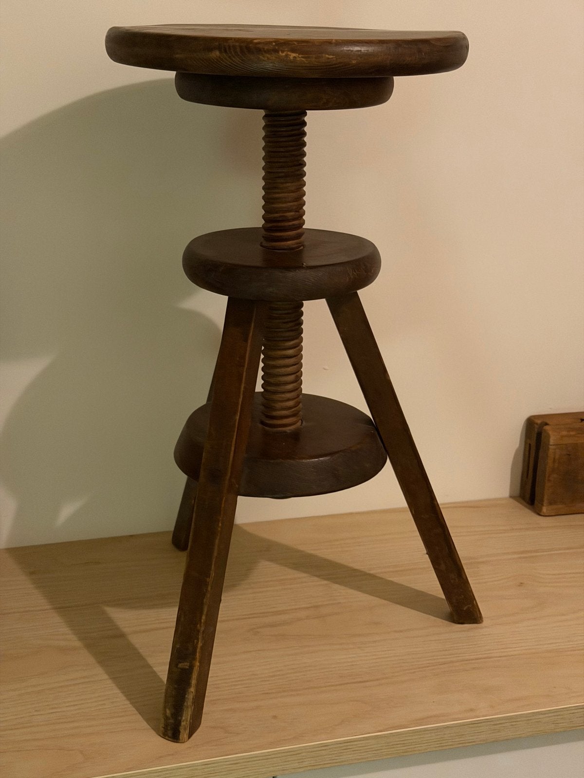 Vintage houten kruk met schroefmechanisme - verstelbaar, Ophalen