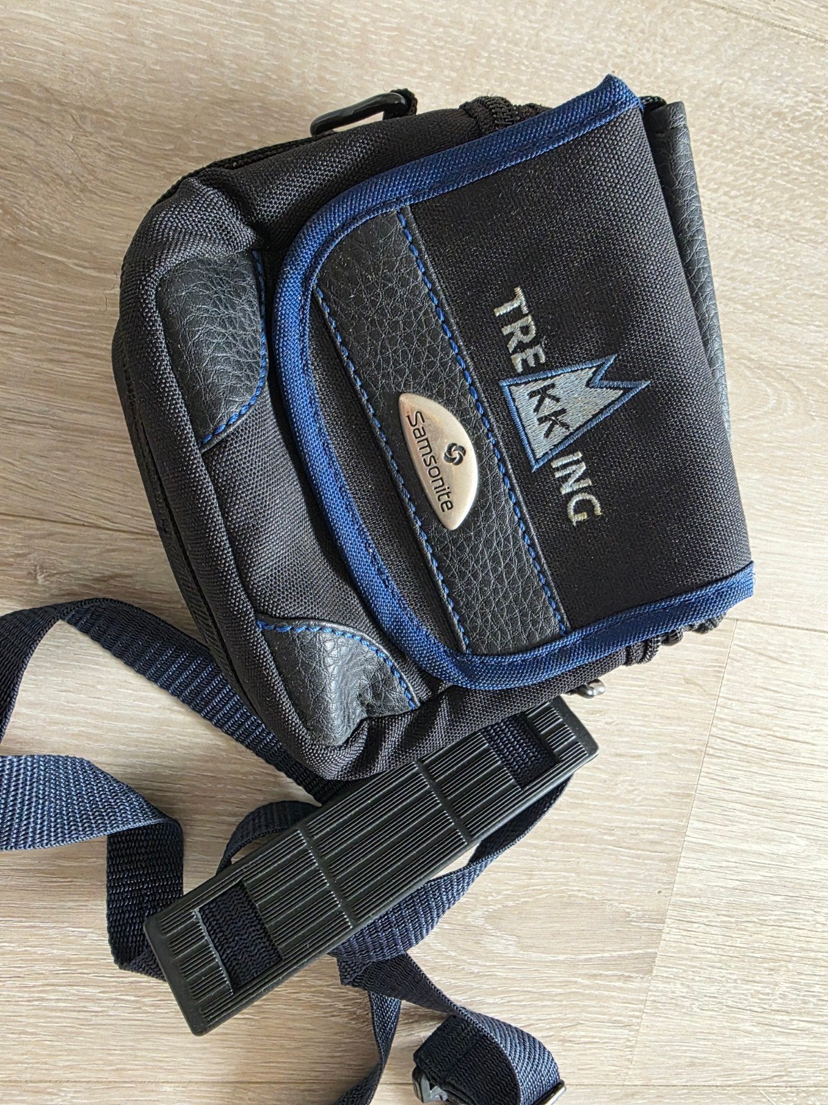 Nieuwe Samsonite schoudertasje uit de Trekking-lijn, Schouderband, Samsonite, Nieuw, Ophalen of Verzenden