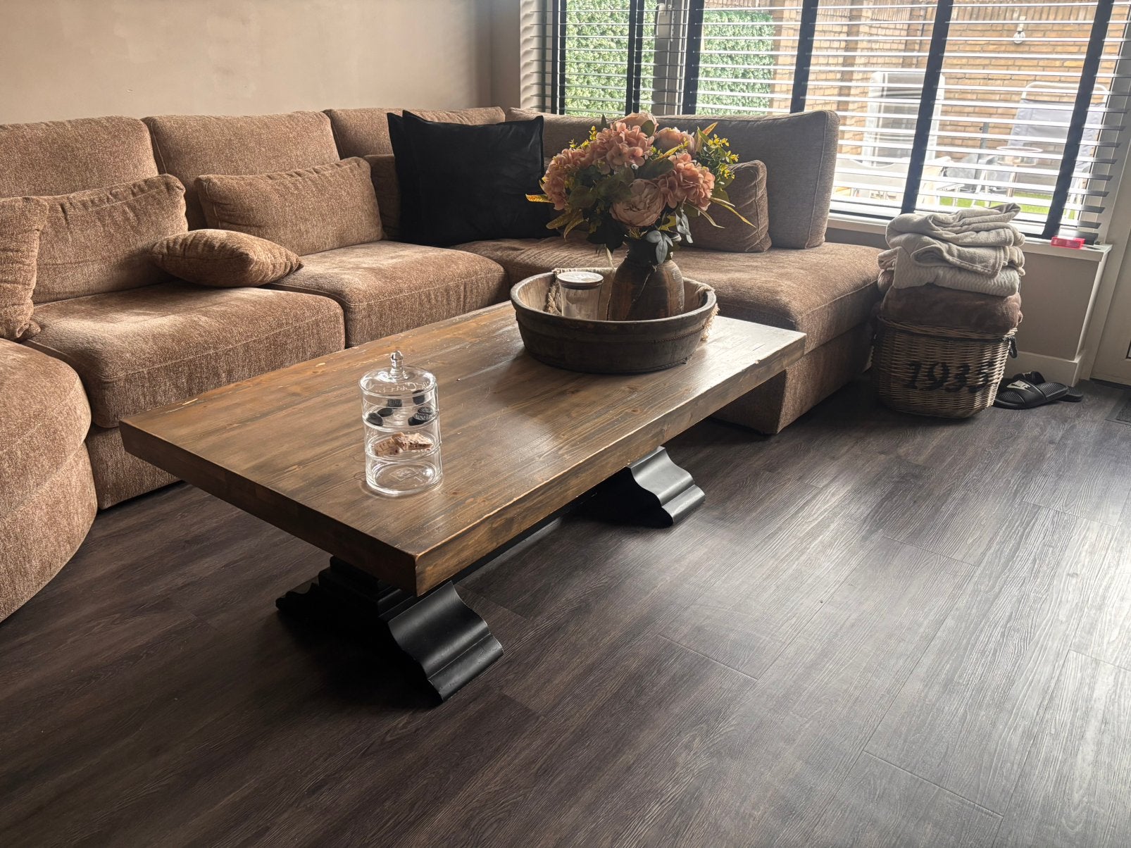 Robuuste kloostertafel salontafel met zwarte poot, Ophalen, Gebruikt, 100 tot 150 cm, Landelijk, Stoer en Sober, Eettafel en Salontafel (set)