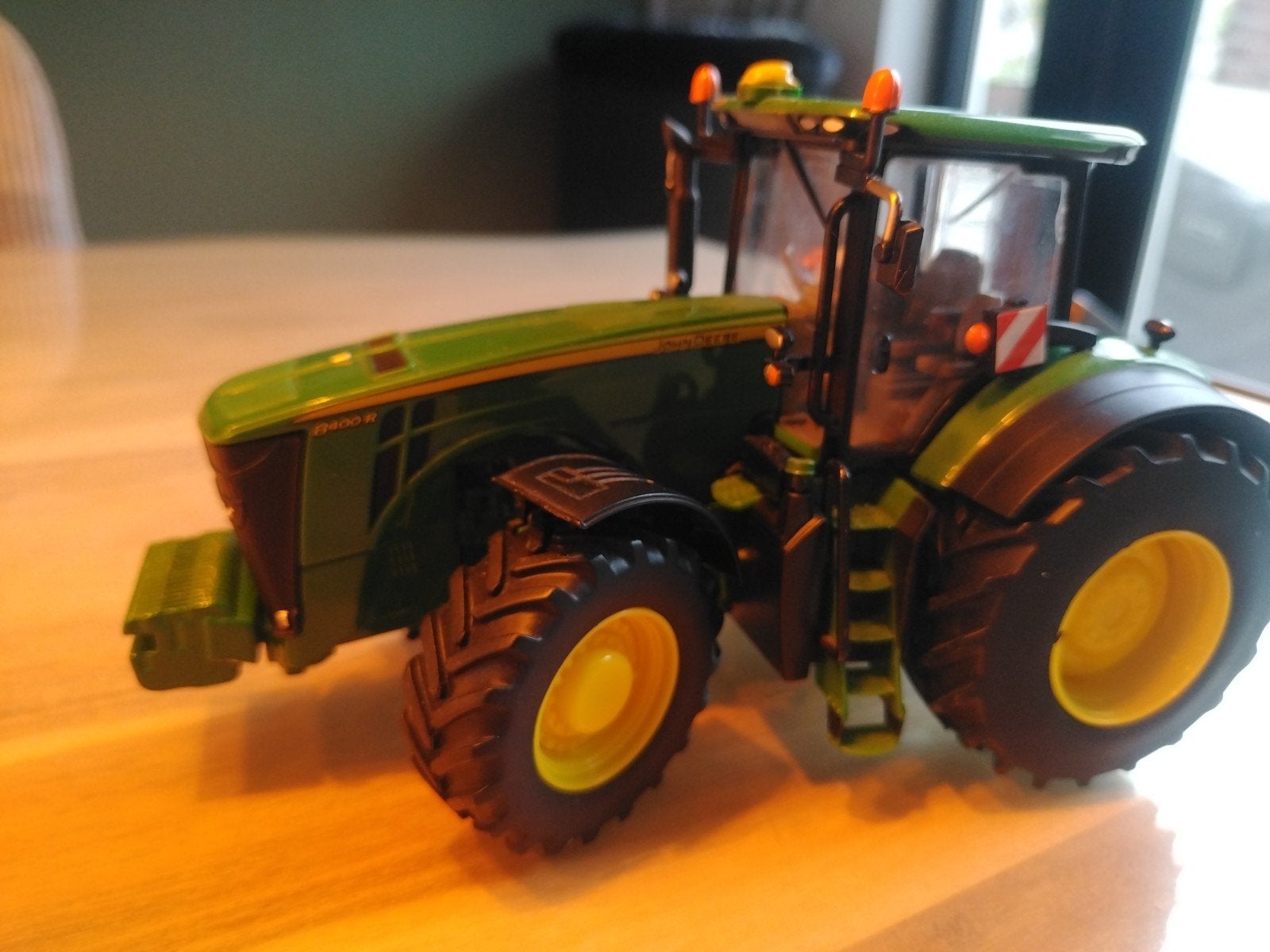 John Deere Ertl 8400R model tractor, Ophalen of Verzenden, Zo goed als nieuw