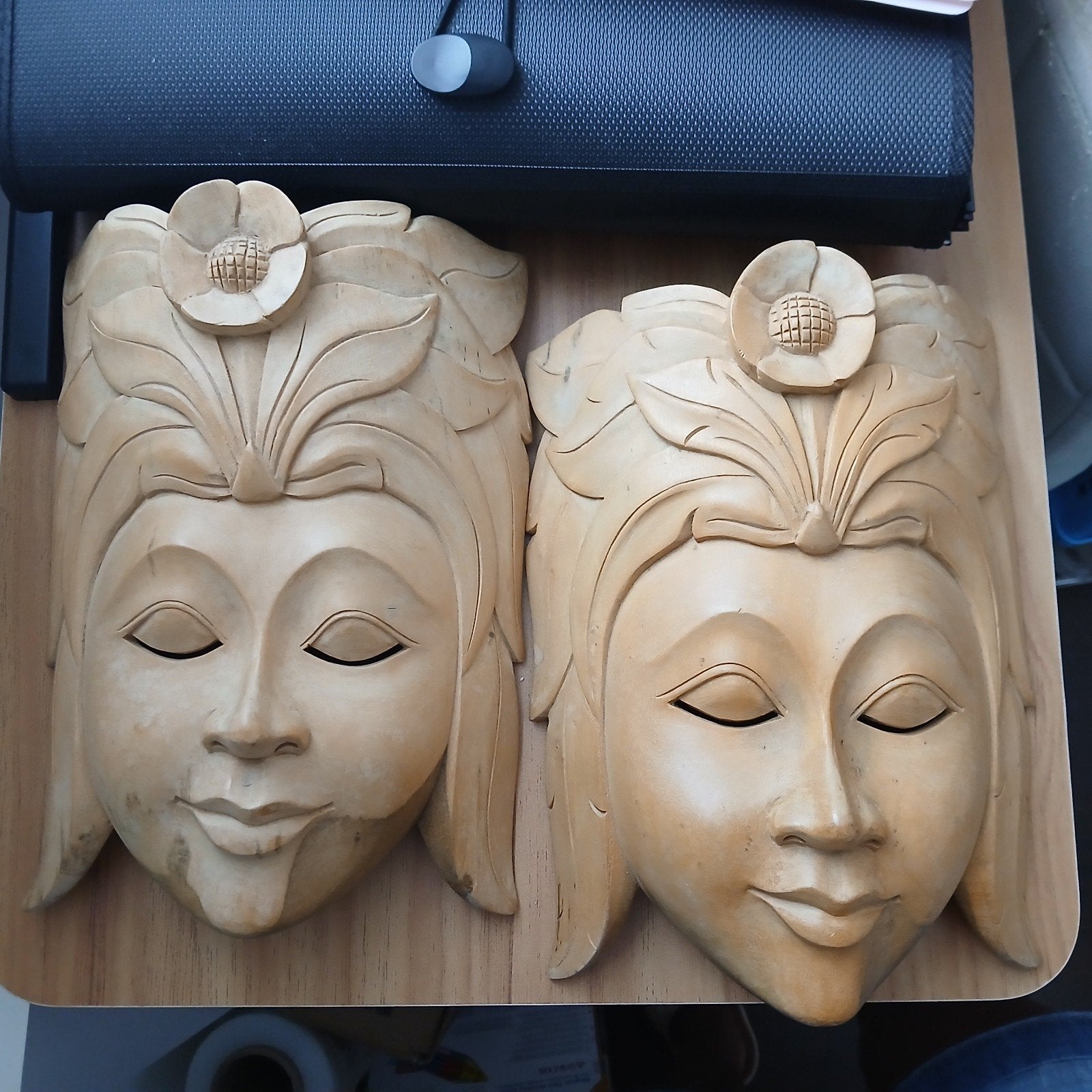 Set van 2 handgesneden houten maskers - Aziatische stijl, Handgemaakt, 20 - 50 cm, Hout, Beige
