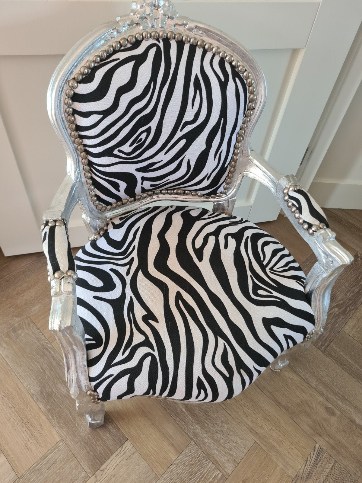 Barok kinder stoel met zebraprint en zilveren afwerking, Ophalen, Barok, Glamour, Modern, Zwart, Zo goed als nieuw
