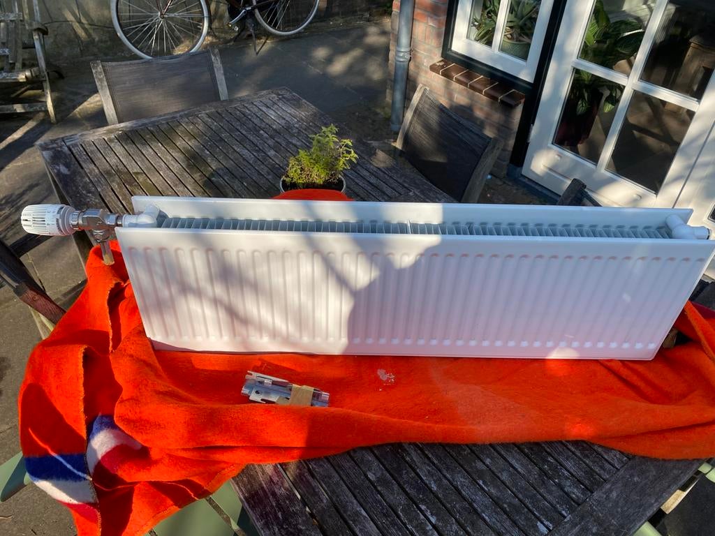 Verwarming 100x30x11cm met thermostaat, Doe-het-zelf en Verbouw, Verwarming en Radiatoren, Ophalen, 30 tot 80 cm, Radiator, Zo goed als nieuw