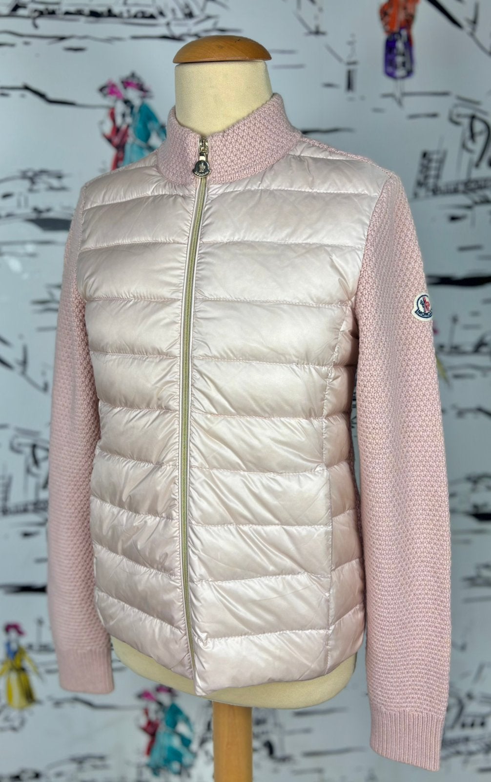 Moncler zachtroze vest jas meisje maat 12, Moncler EU, Zo goed als nieuw, Moncler, Customercare@moncler.com
