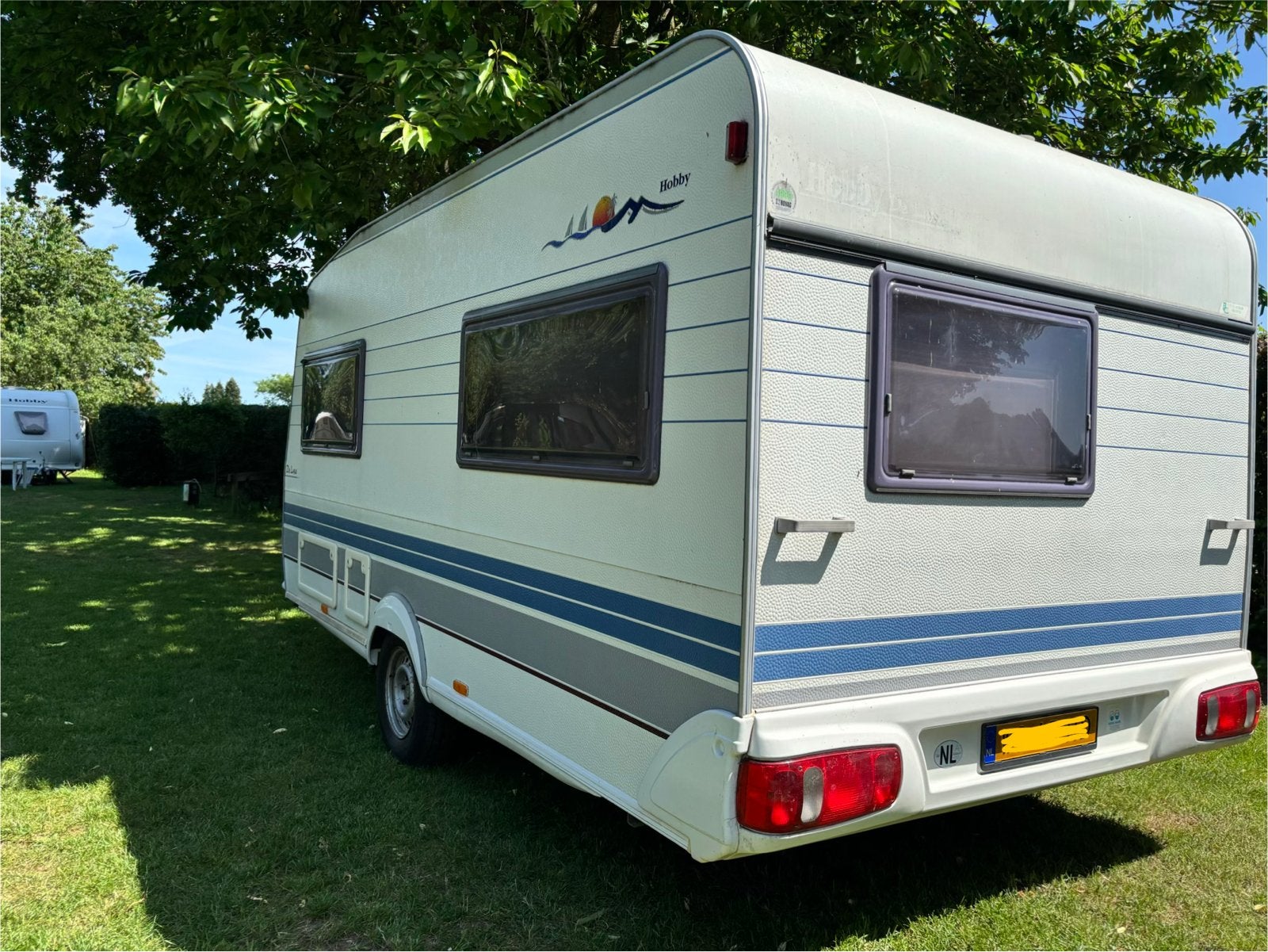 Hobby 440 De Luxe met voortent, Vast bed, Hobby, Treinzit, Particulier