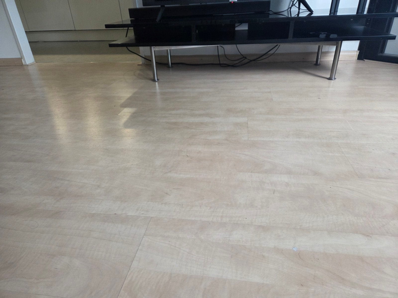 Zwart TV-meubel met glazen blad en metalen poten, Ophalen, Gebruikt, 100 tot 150 cm, Glas