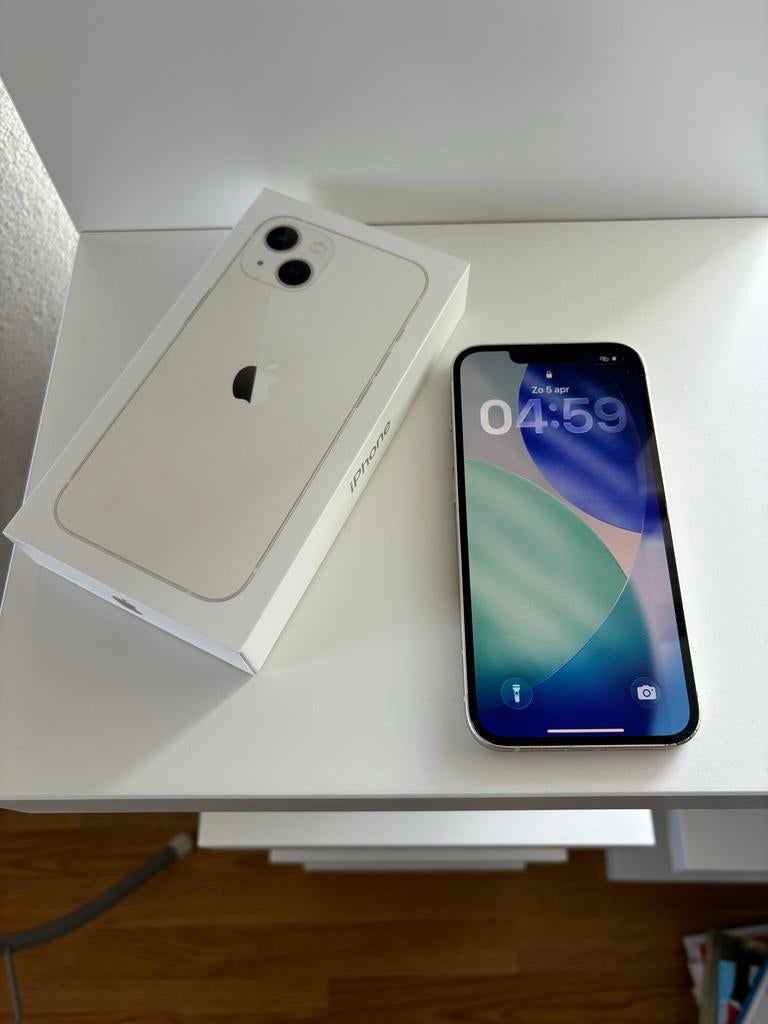 iPhone 13 - met nieuw scherm en 3 hoesjes, Ophalen of Verzenden, Gebruikt, 128 GB, IPhone 13