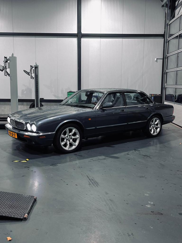 Jaguar XJ 3.2 Executive V8 1998 Grijs, foto 2