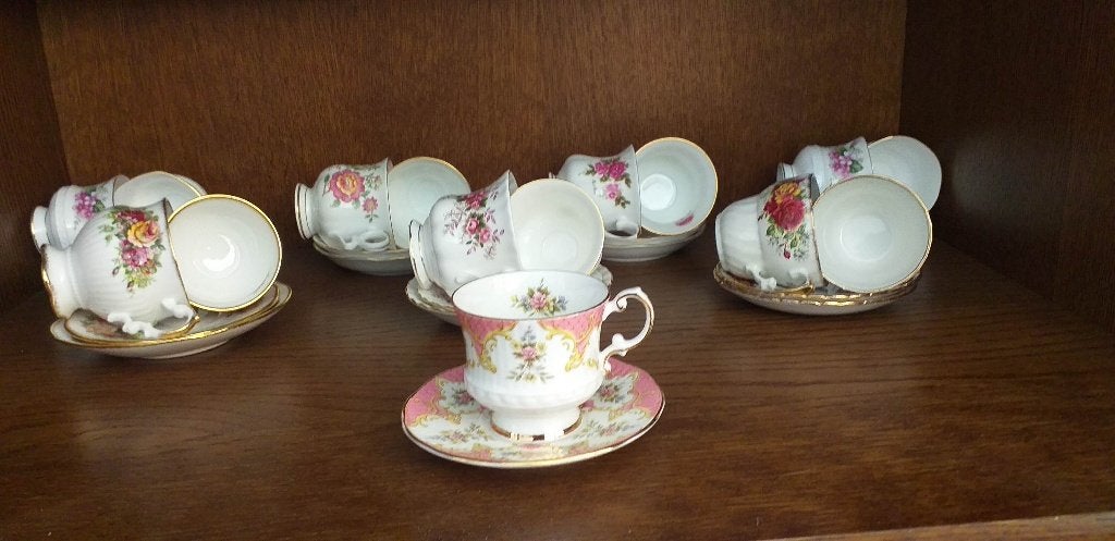 Engelse kop en schotels per stuk of in een koop, Verzamelen, Ophalen, Nieuw, Porselein, Kop en/of schotel