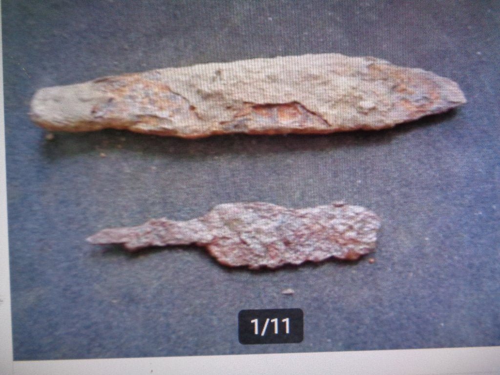 2x Ijzertijd verschillende Messen (Dolken), Antiek en Kunst, Ophalen of Verzenden