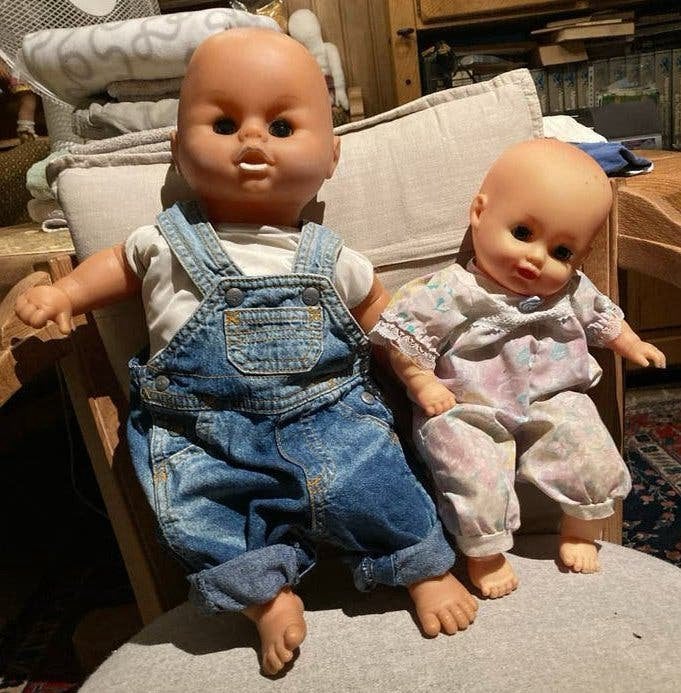 Twee schattige vintage babypoppen, perfect om mee te spelen, Kinderen en Baby's, Ophalen of Verzenden, Gebruikt, Babypop