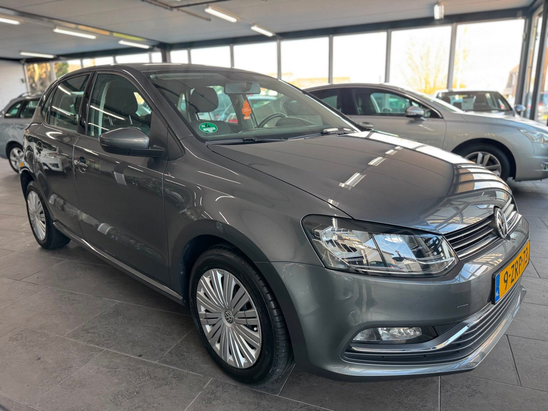 Volkswagen Polo 1.2 TSI Comfortline navigatie airco cruise c, Auto's, Stof, Gebruikt, Euro 6, 4 cilinders