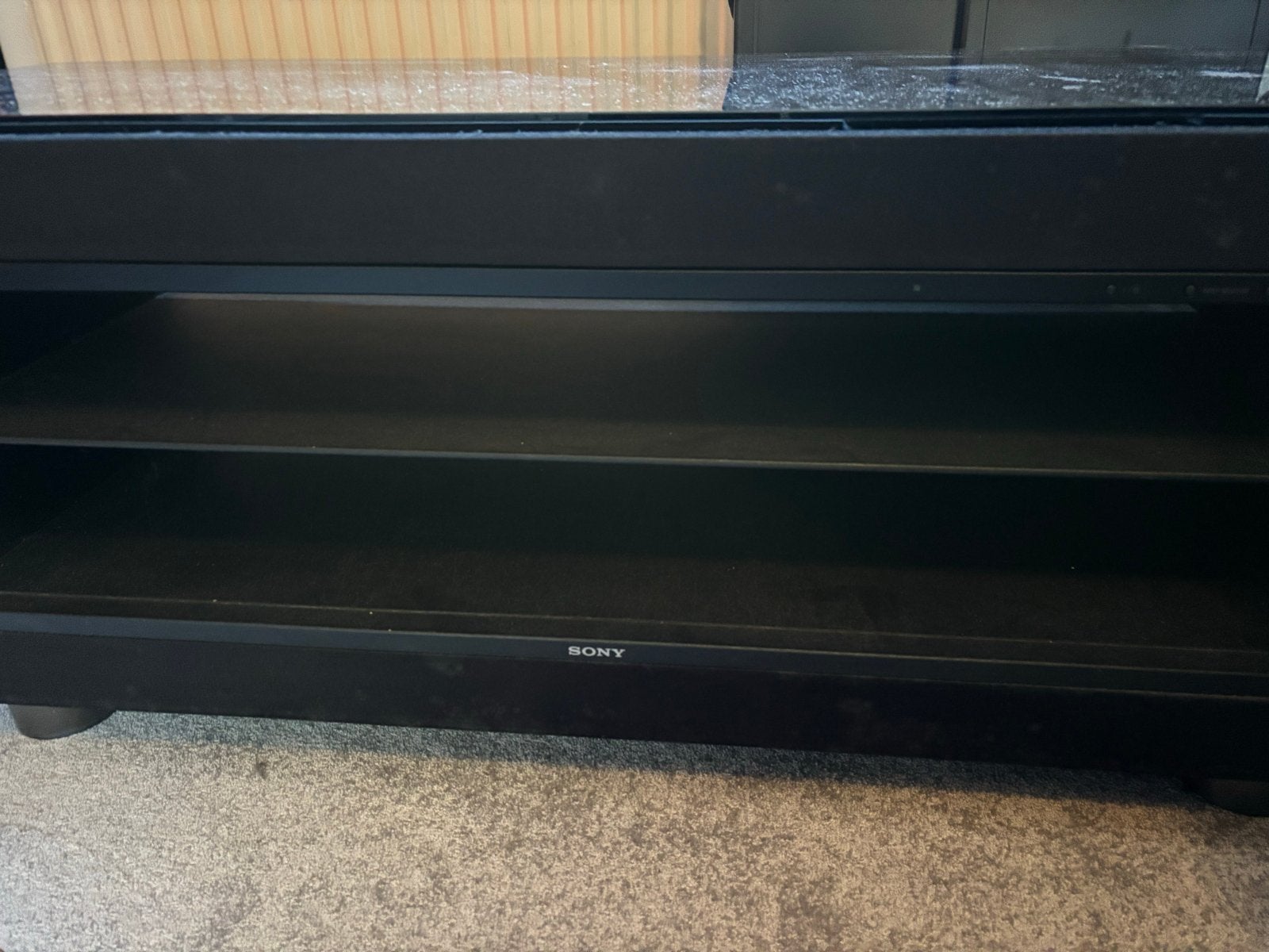 Foto 2 van Sony stereo/tv meubel met ingebouwde boxen en glasplaat