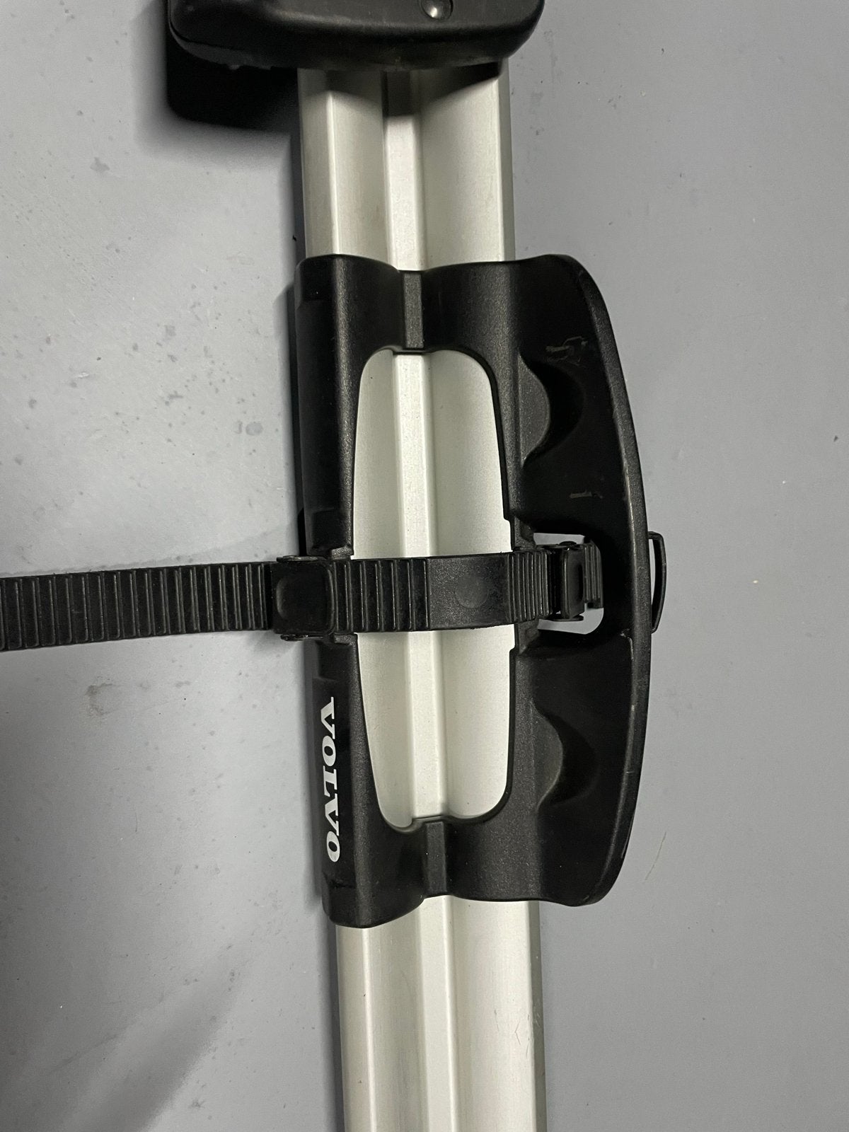 Thule 591 fietsendragers voor dak met Volvo logo, Ophalen, 2 fietsen, Gebruikt, Dakdrager