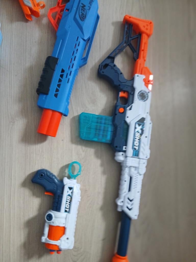 Nerf en X-Shot blasters met pijltjes, Ophalen