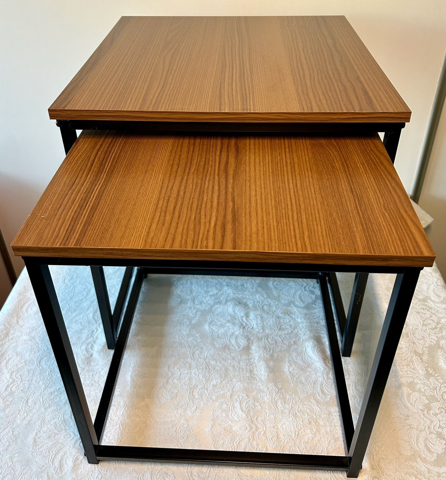 Miniset tafeltjes passen in elkaar ., Minder dan 55 cm, Ophalen of Verzenden, Zo goed als nieuw, Modern