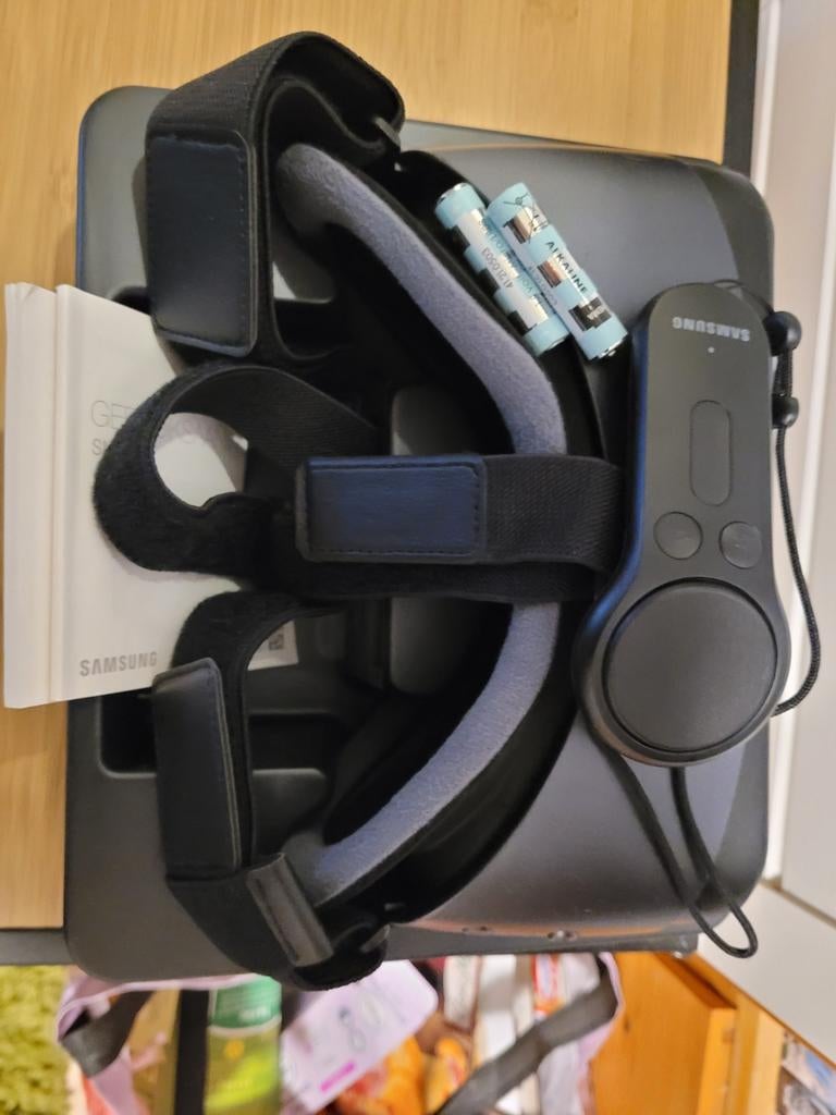 Samsung Gear VR met Controller, Spelcomputers en Games, Virtual Reality, Ophalen of Verzenden, Gebruikt, VR-bril, Telefoon