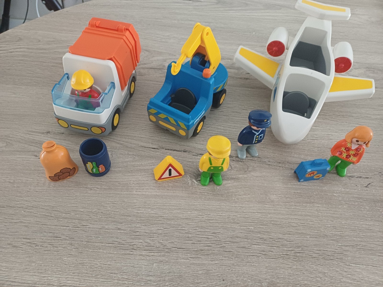 Playmobil 123 / vliegtuig/ sleepwagen/vuilniswagen, Kinderen en Baby's, Speelgoed | Playmobil, Ophalen of Verzenden, Zo goed als nieuw