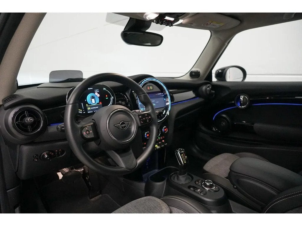 MINI Electric 33 kWh Panoramadak | Harman Kardo € 21.440,0, Gebruikt, 1340 kg, 4 stoelen, 195 min