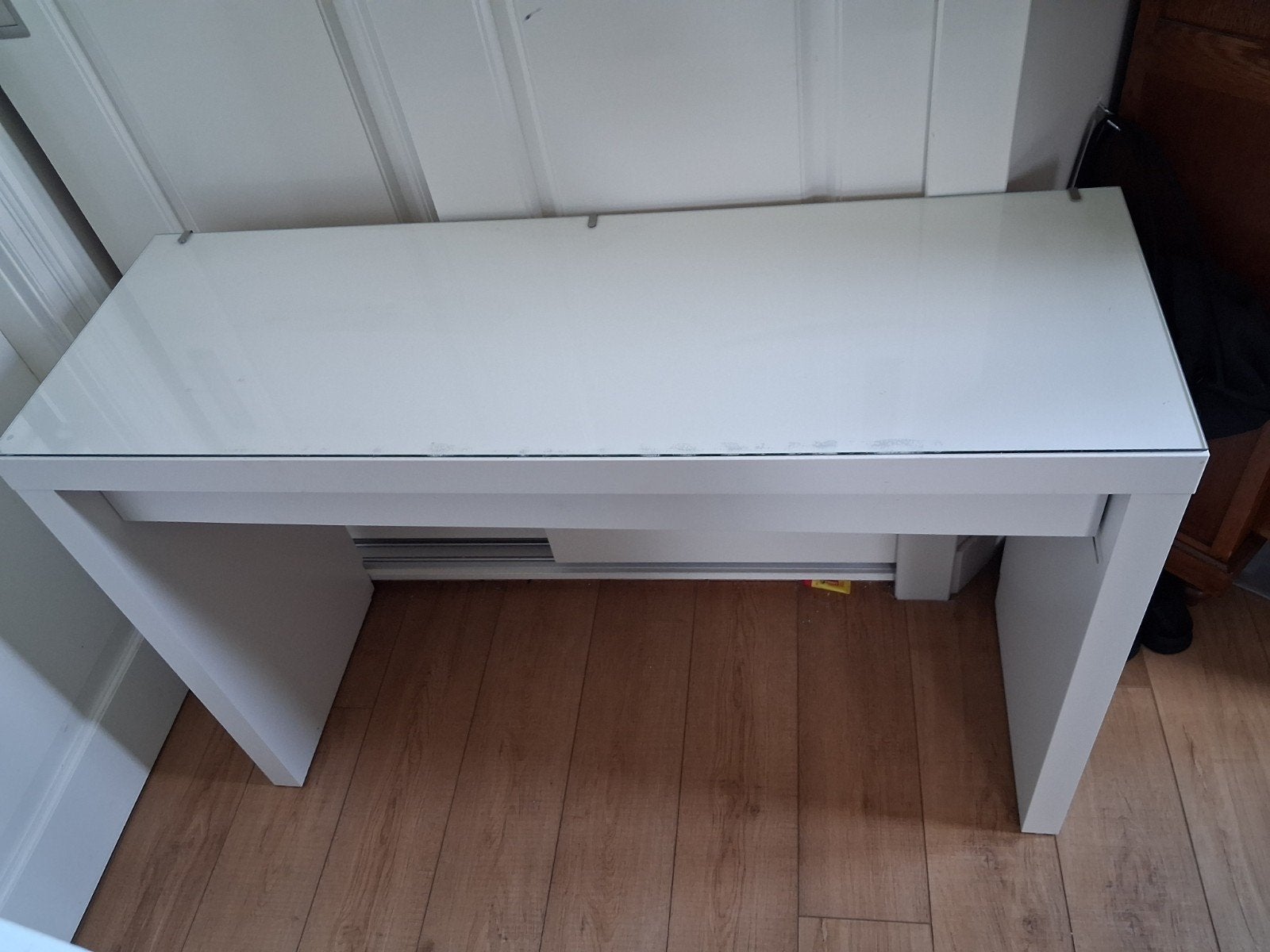 IKEA make-up tafel met glazen blad en lade, Huis en Inrichting, Ophalen, Gebruikt, 100 tot 150 cm, Glas