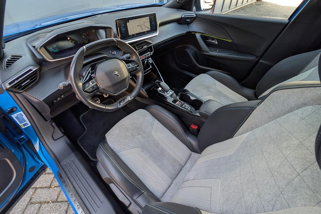 Peugeot e-2008 EV GT Pack 50kWh SOH 92% Panorama (bj 2020), 136 pk, Gebruikt, 310 km, 405 min