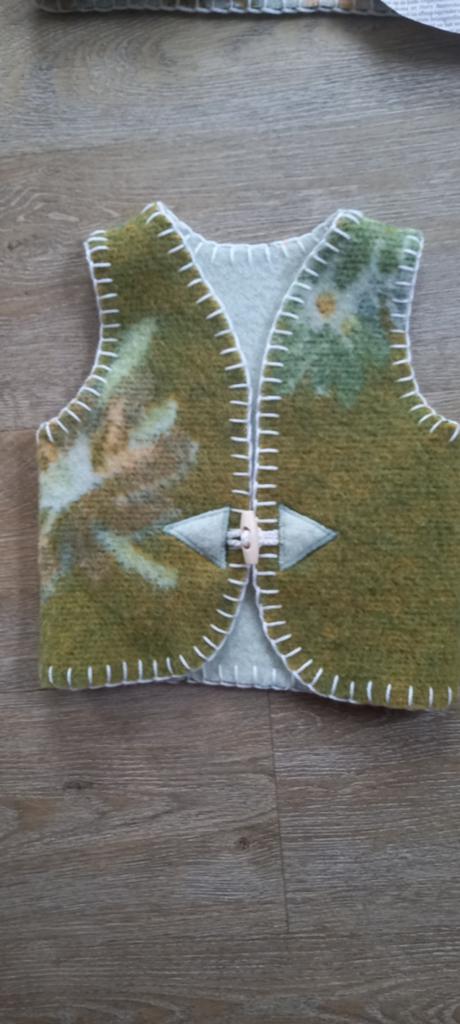 Handgemaakte wollen bodywarmer maat 74 (AaBe deken), Kinderen en Baby's, Babykleding | Maat 80, Ophalen of Verzenden