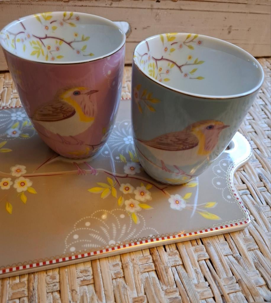 Kaasplank en 2 mokken uit de Early Bird collectie Pip Studio, Ophalen, Zo goed als nieuw