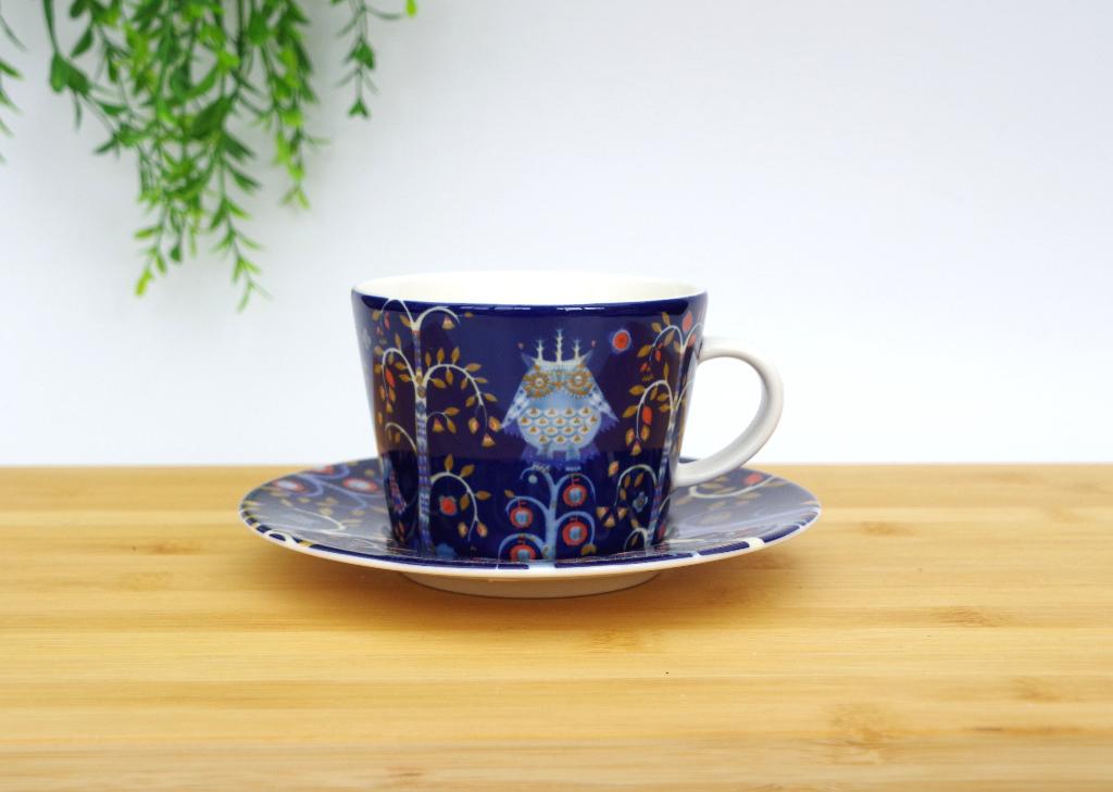 Iittala Taika blauw - Koffiekop en Schotel  Klaus Haapaniemi, Ophalen of Verzenden, Zo goed als nieuw, Overige stijlen, Kop(pen) en/of Schotel(s)