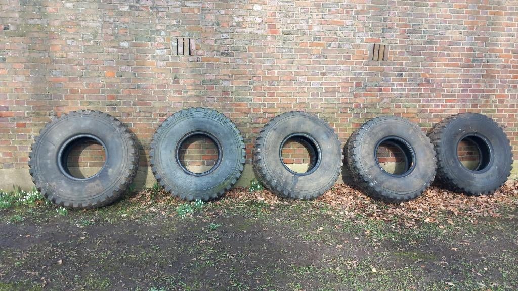 Vrachtwagenbanden Continental 14.00R20 NATO, 5 stuks, Ophalen, Gebruikt, Overige merken, Overige Auto-onderdelen