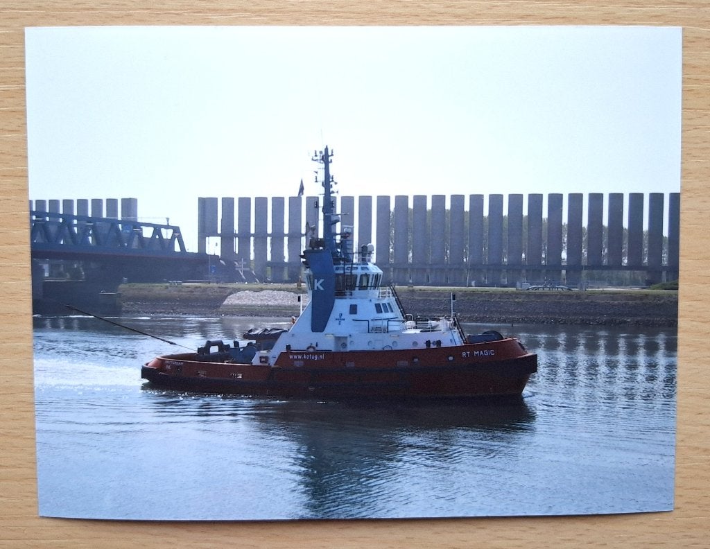 Foto sleepboot RT Magic in Calandkanaal Rotterdam, Verzenden, Nieuw, Motorboot, Kaart, Foto of Prent