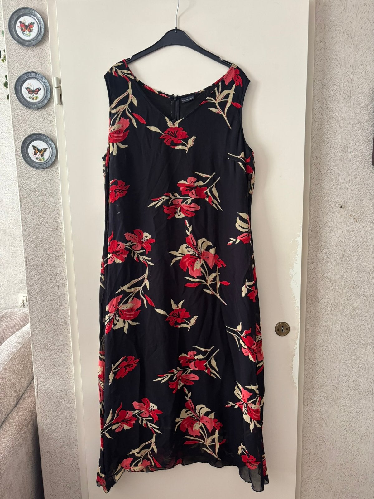 Jurk met bloemen, Kleding | Dames, Jurken, Zwart, Maat 42/44 (L), Ophalen of Verzenden, Zo goed als nieuw
