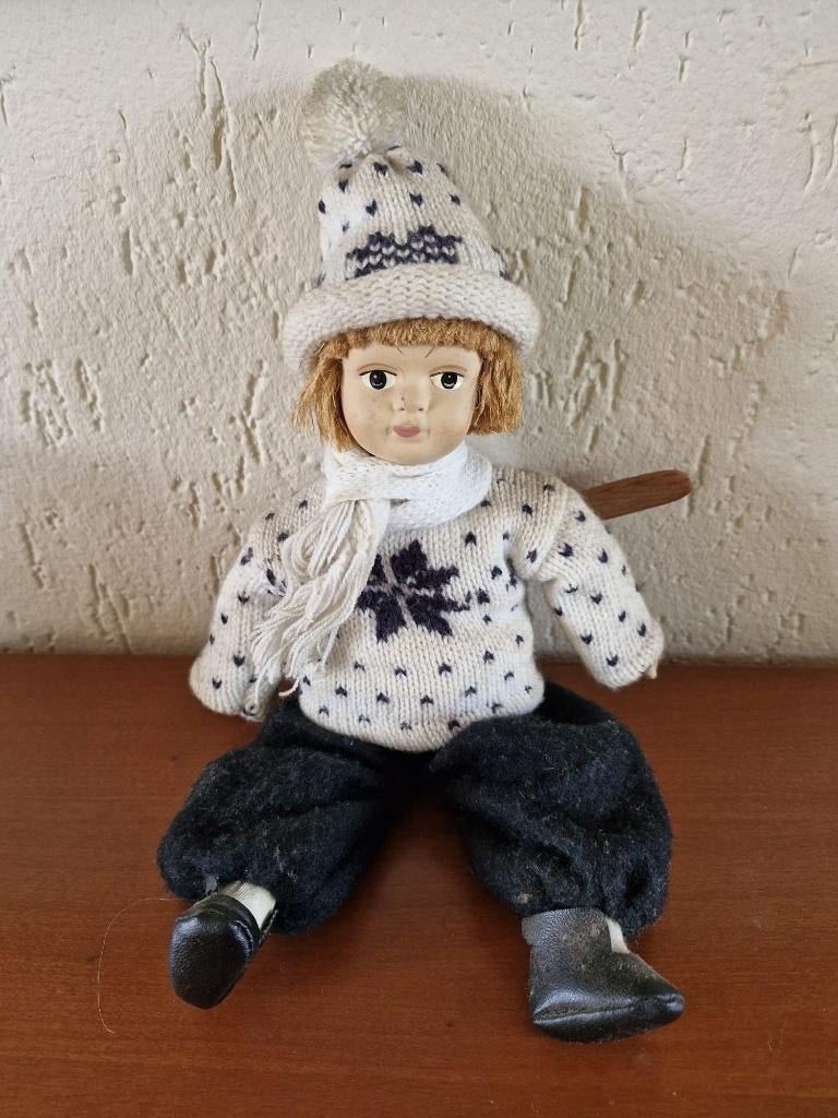 schattig popje met skies uit Noorwegen, Verzamelen, Poppen, Ophalen, Gebruikt, Pop